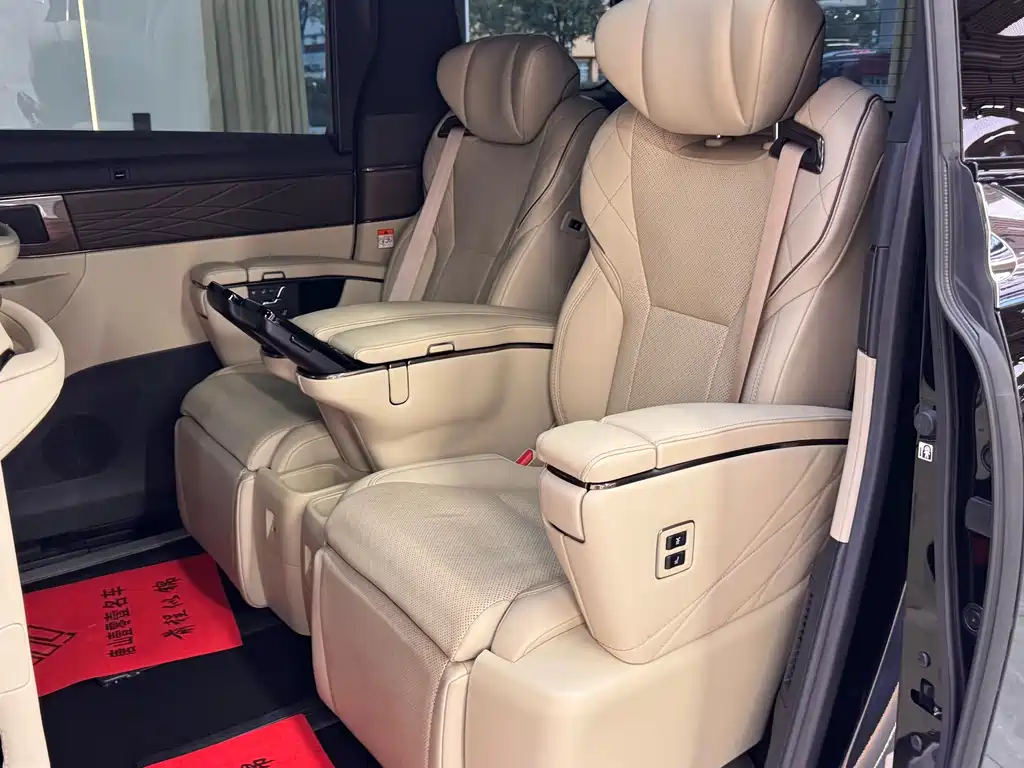 Toyota Alphard — фото 20