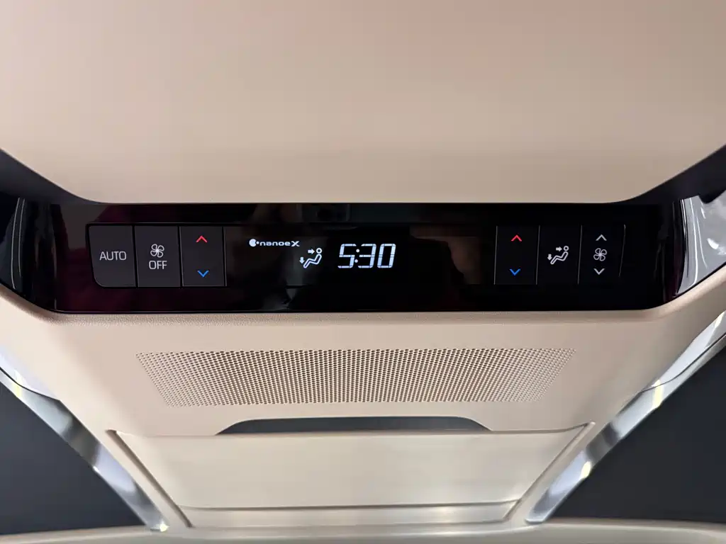 Toyota Alphard — фото 22