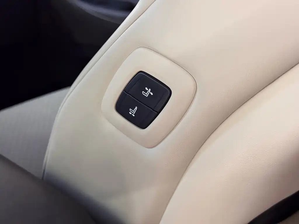 Toyota Alphard — фото 24
