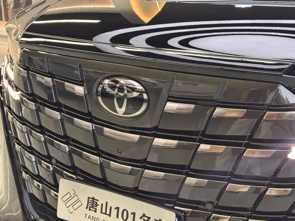 Toyota Alphard — фото 5