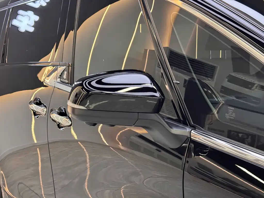 Toyota Alphard — фото 6