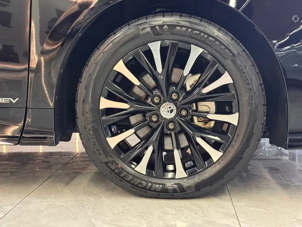 Toyota Alphard — фото 7