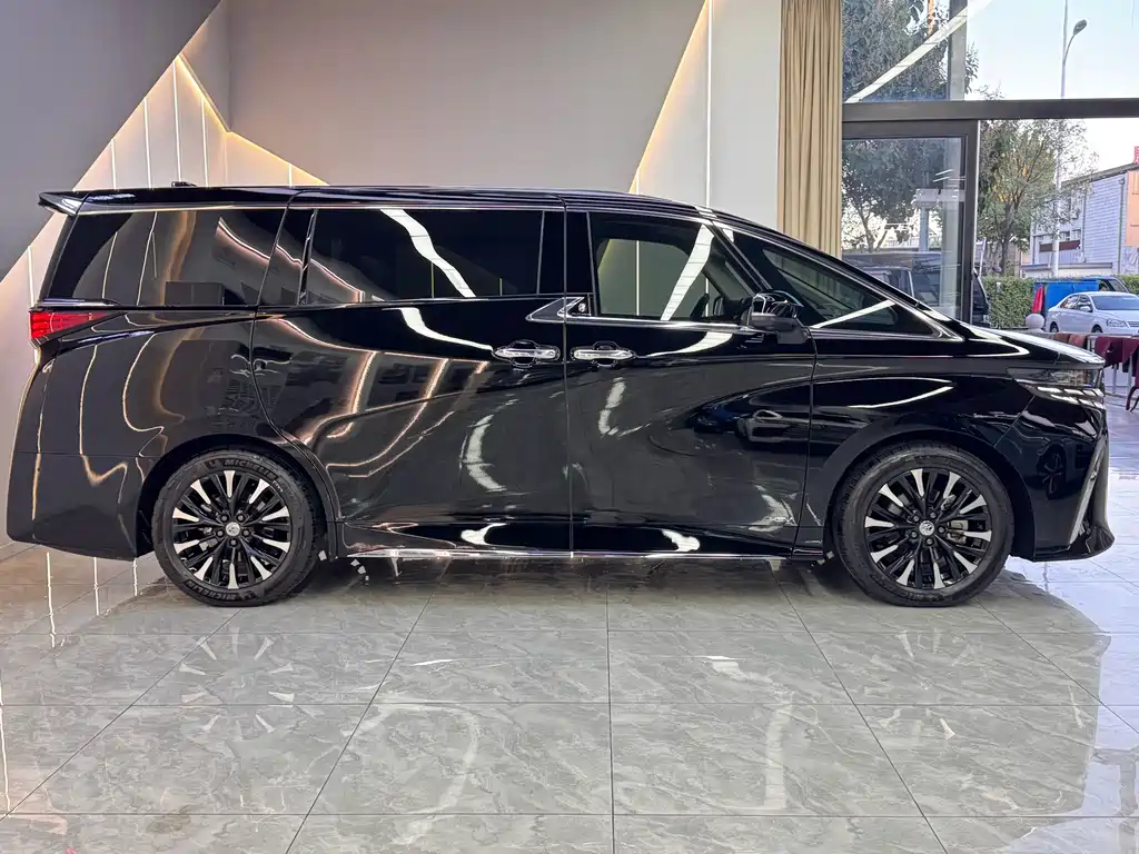 Toyota Alphard — фото 8