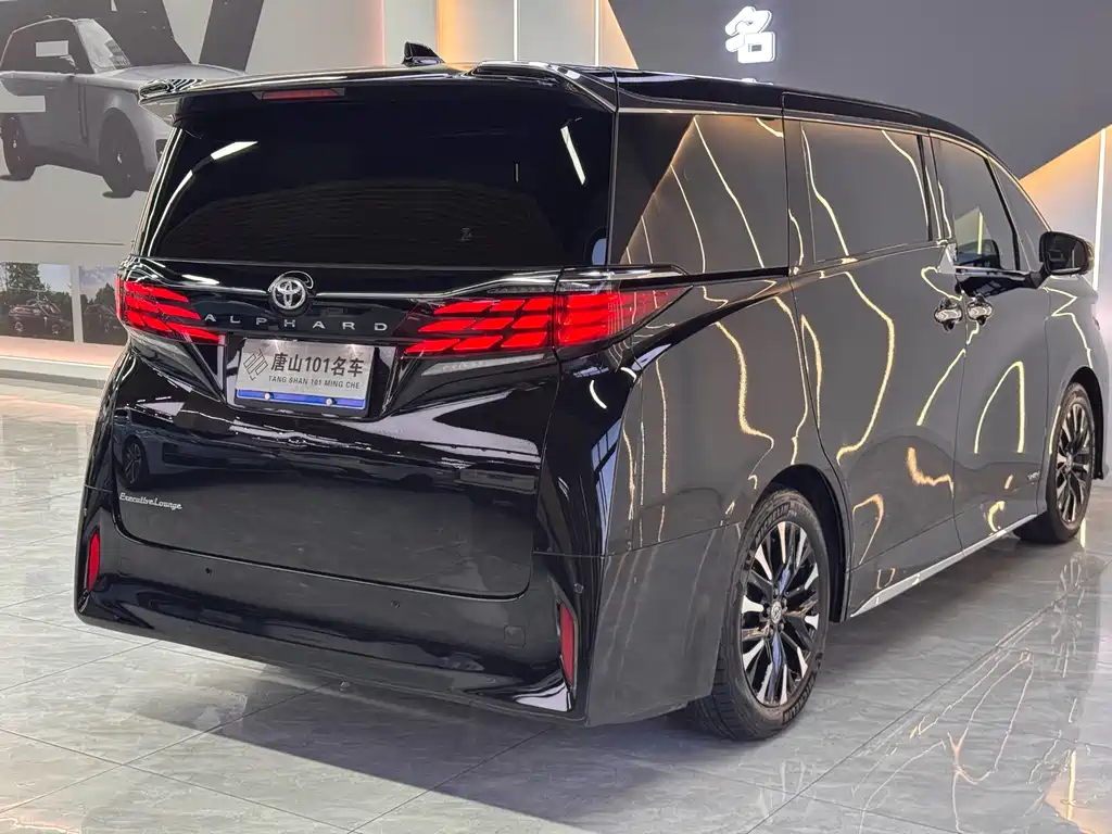 Toyota Alphard — фото 10
