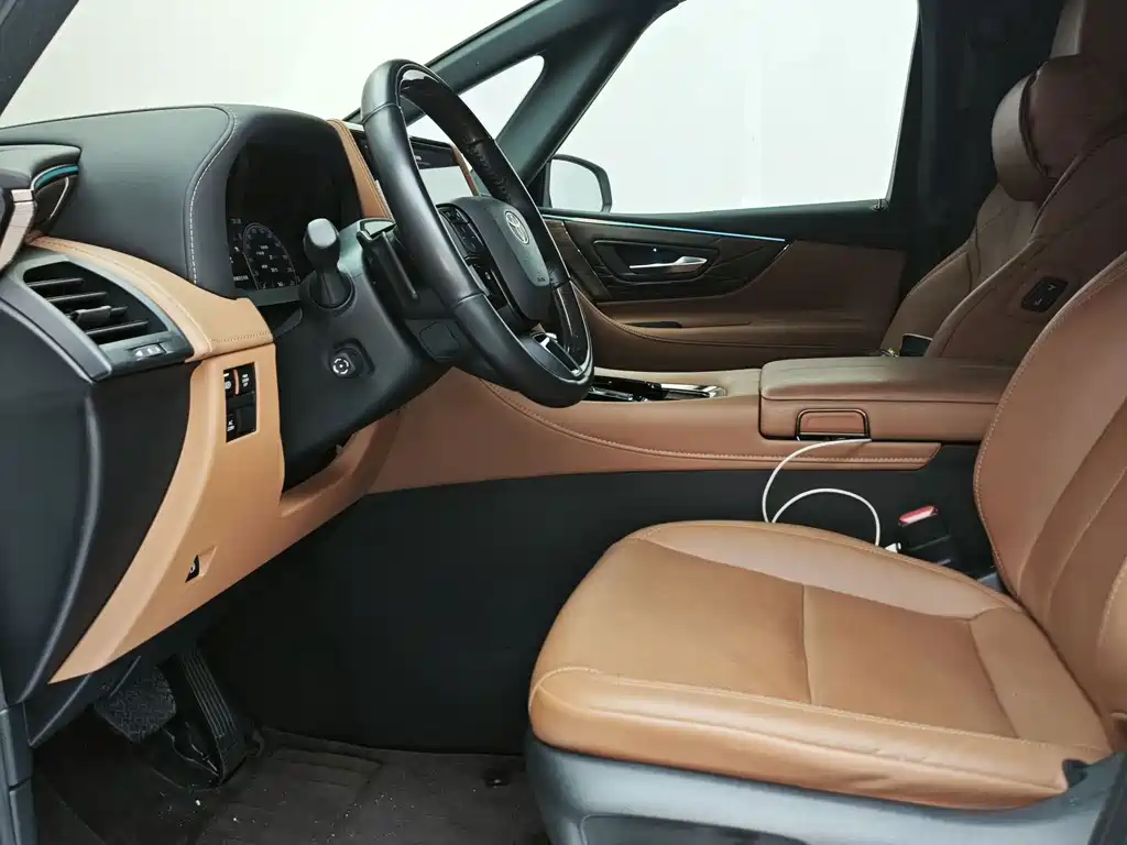 Toyota Alphard — фото 5