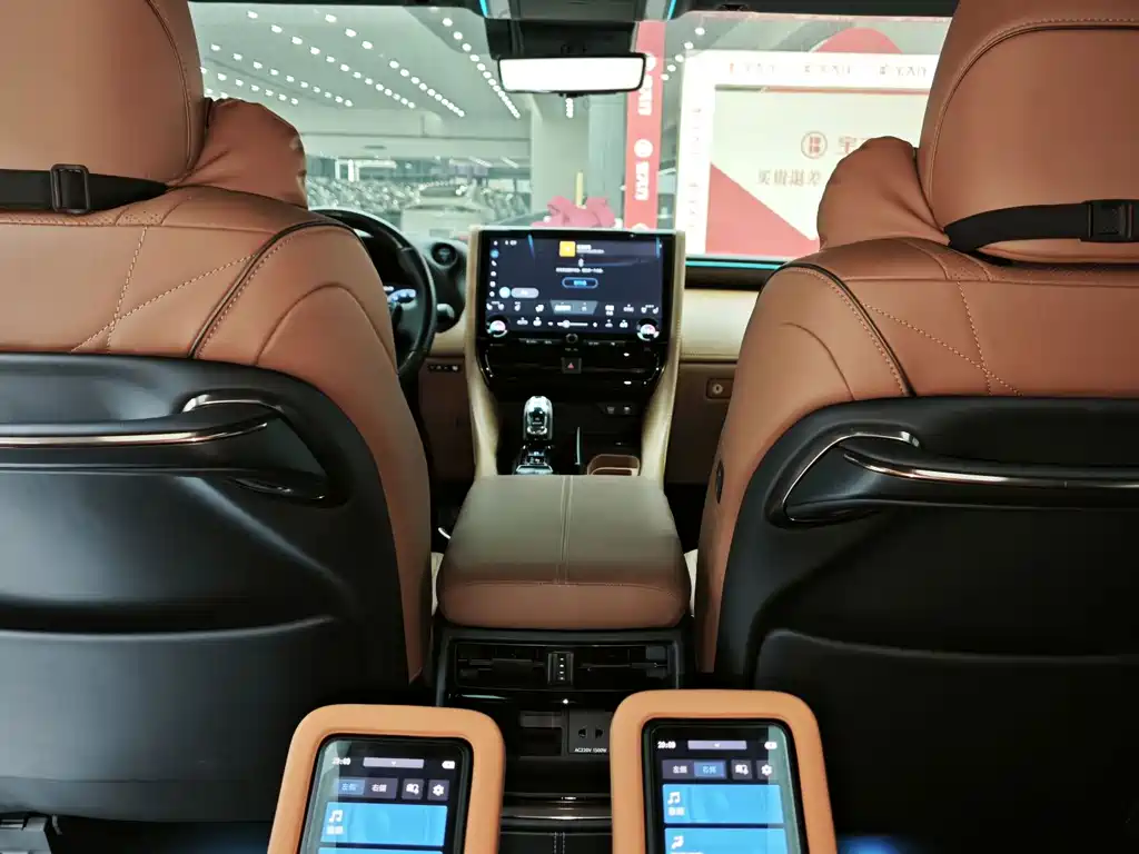 Toyota Alphard — фото 7