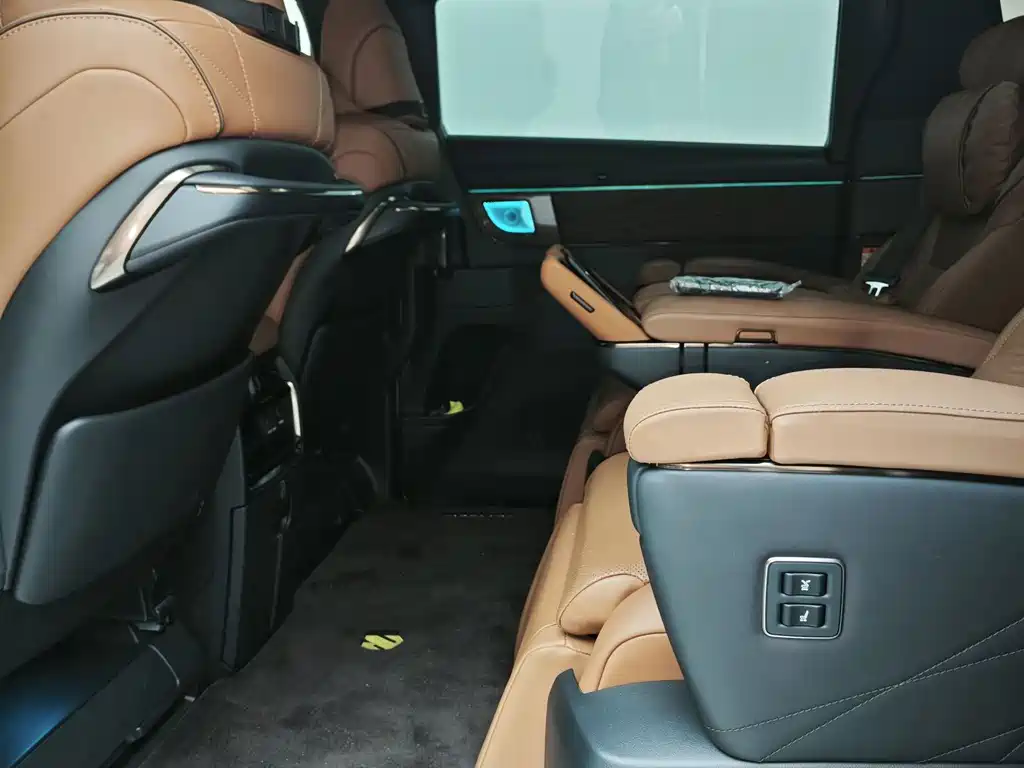 Toyota Alphard — фото 9