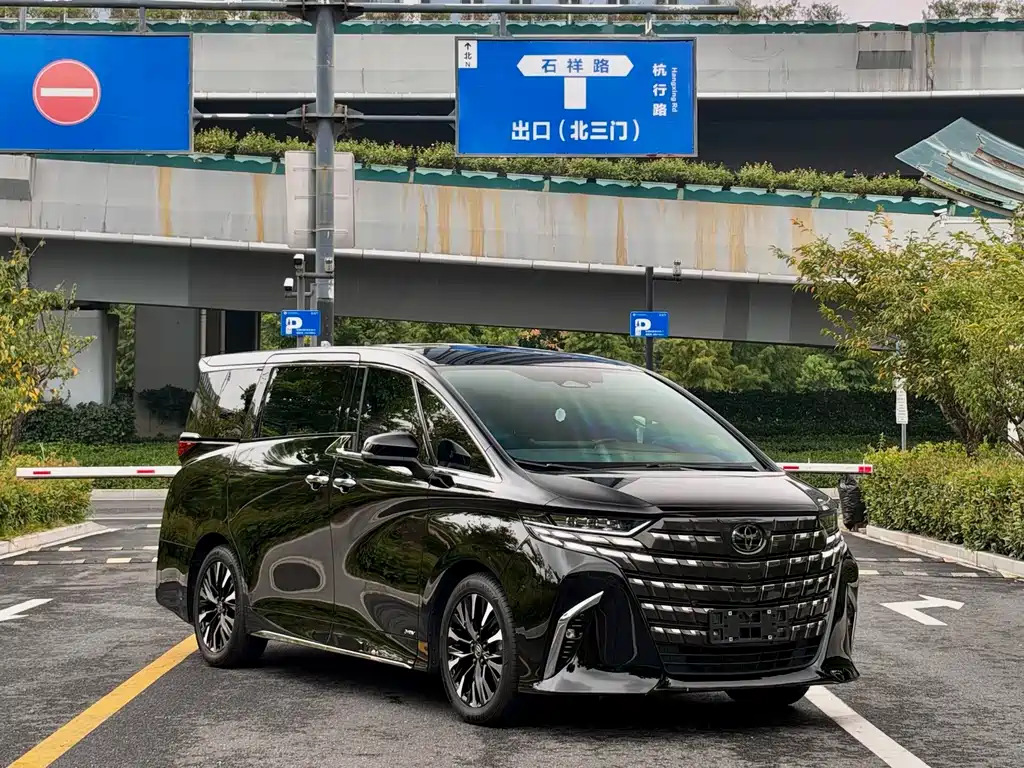 Toyota Alphard — фото 2