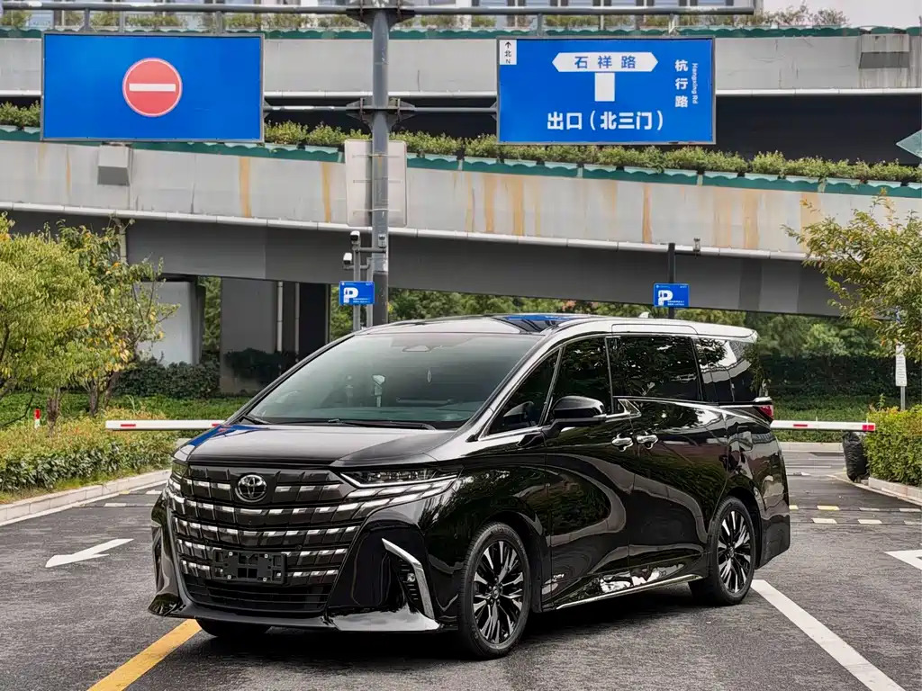 Toyota Alphard — фото 3