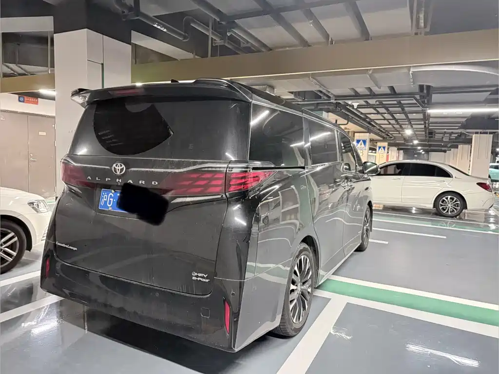 Toyota Alphard — фото 3