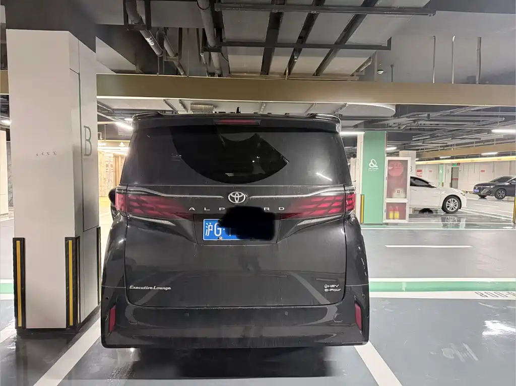 Toyota Alphard — фото 4