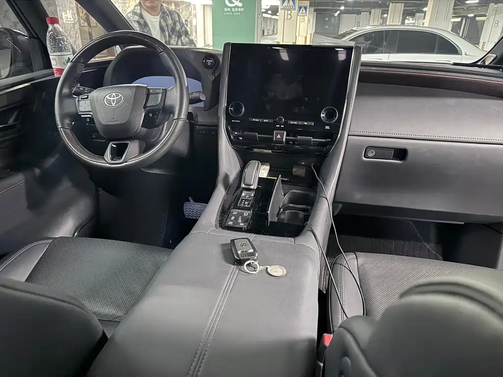 Toyota Alphard — фото 6