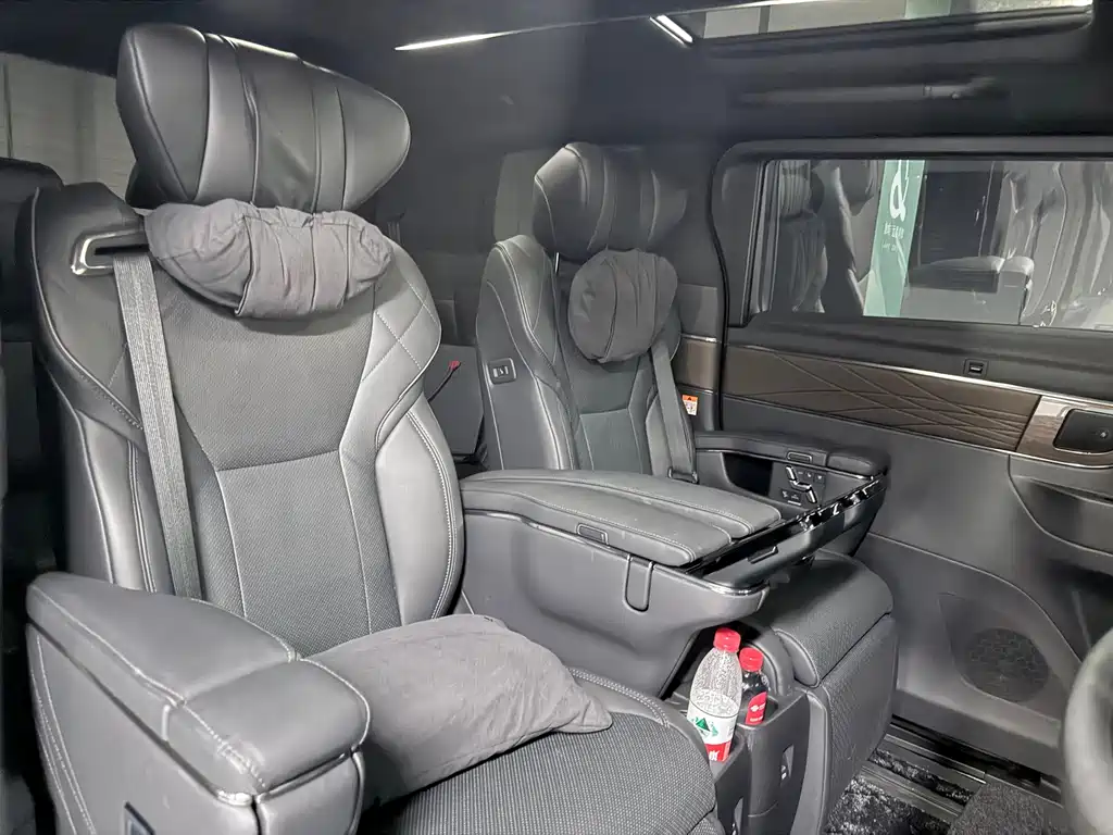 Toyota Alphard — фото 7