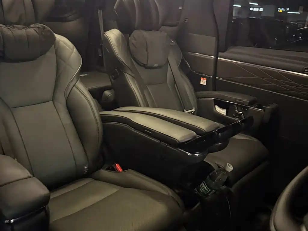 Toyota Alphard — фото 8