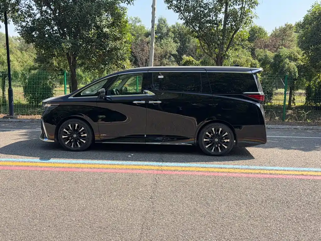 Toyota Alphard — фото 6