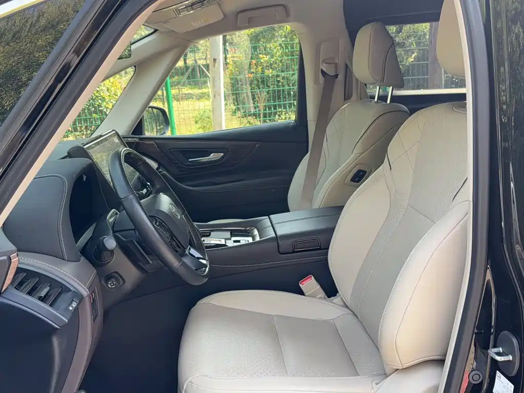 Toyota Alphard — фото 9