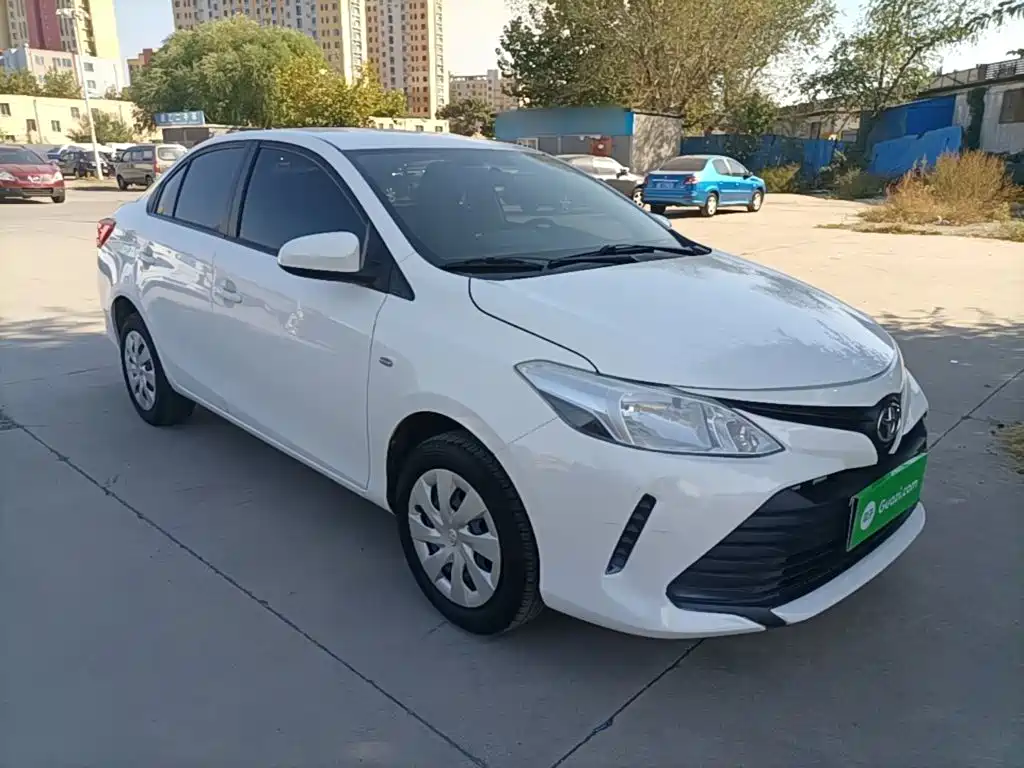 Toyota Vios — фото 4