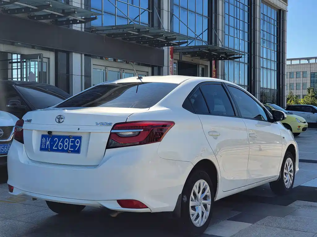 Toyota Vios — фото 4