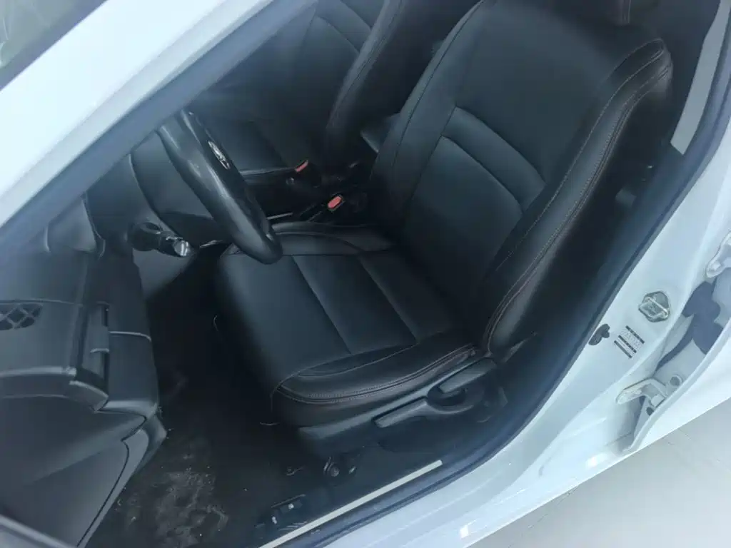 Toyota Yaris L — фото 15