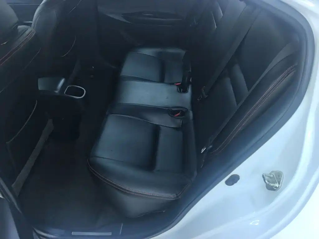 Toyota Yaris L — фото 17