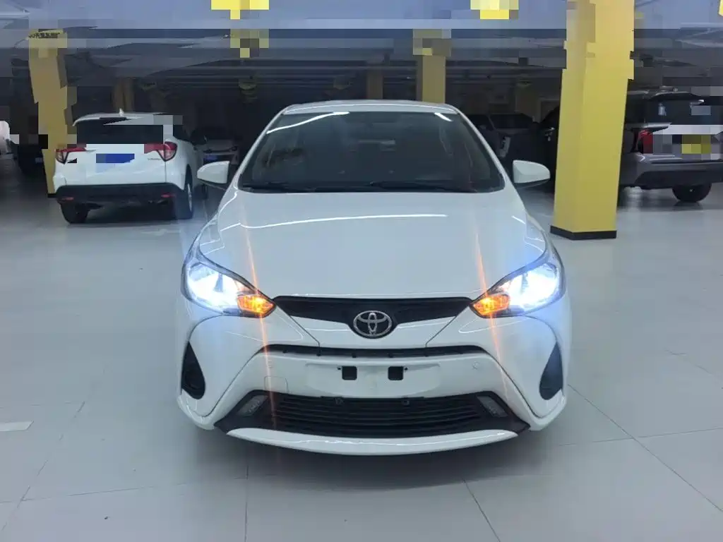 Toyota Yaris L — фото 3