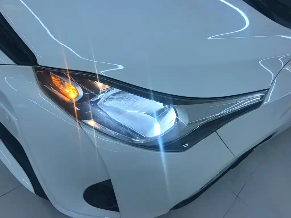 Toyota Yaris L — фото 24