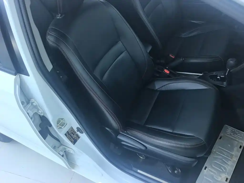 Toyota Yaris L — фото 25