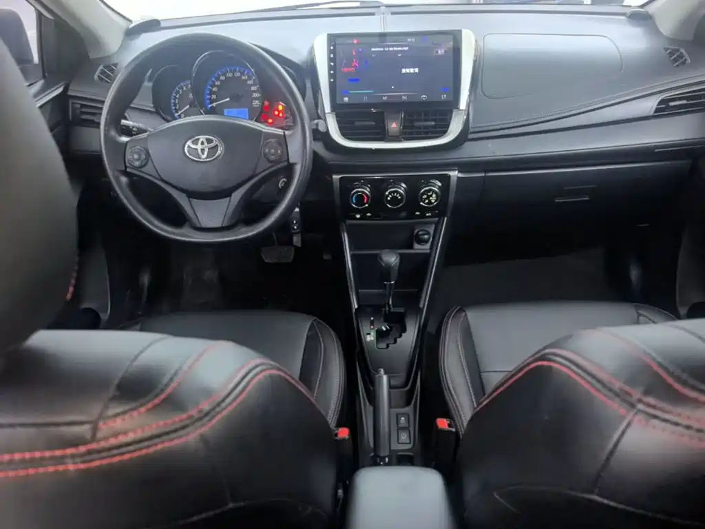 Toyota Yaris L — фото 10
