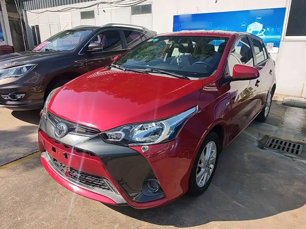 Toyota Yaris L — фото 2