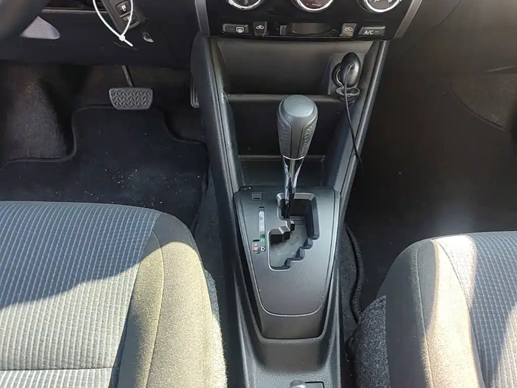Toyota Yaris L — фото 14
