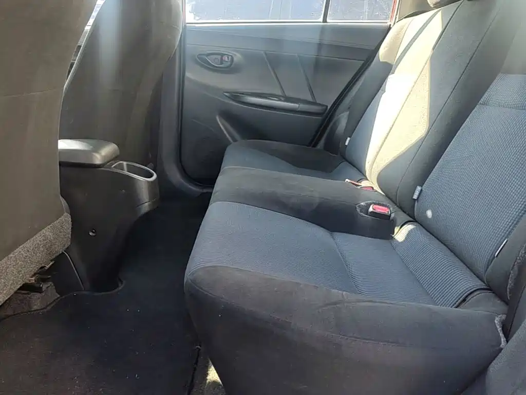 Toyota Yaris L — фото 17