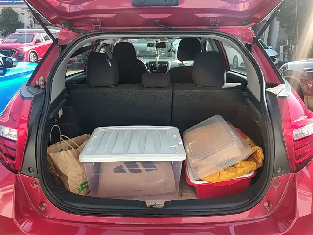 Toyota Yaris L — фото 19