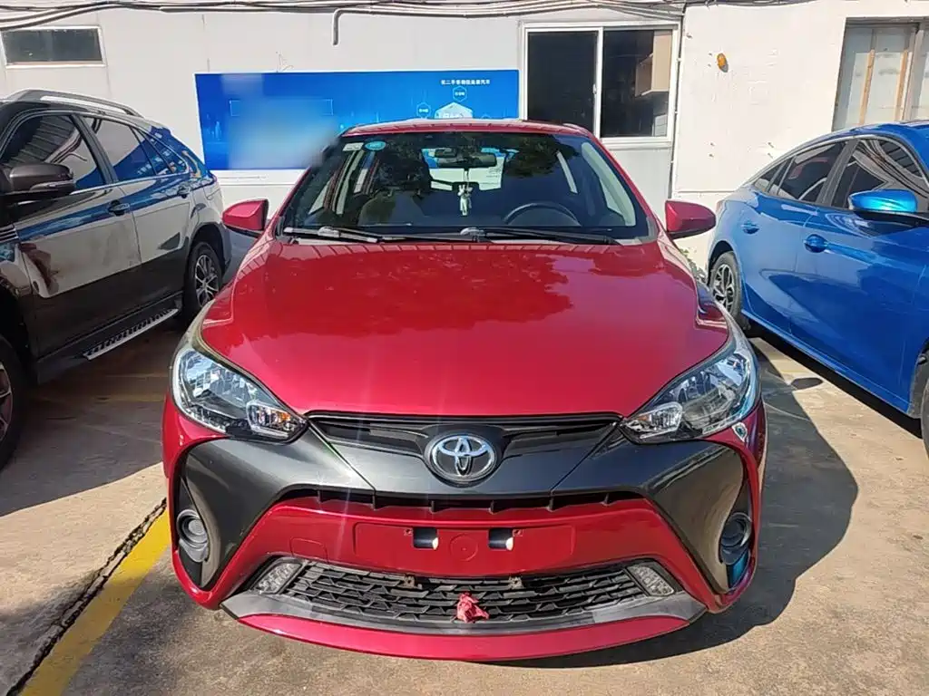 Toyota Yaris L — фото 3