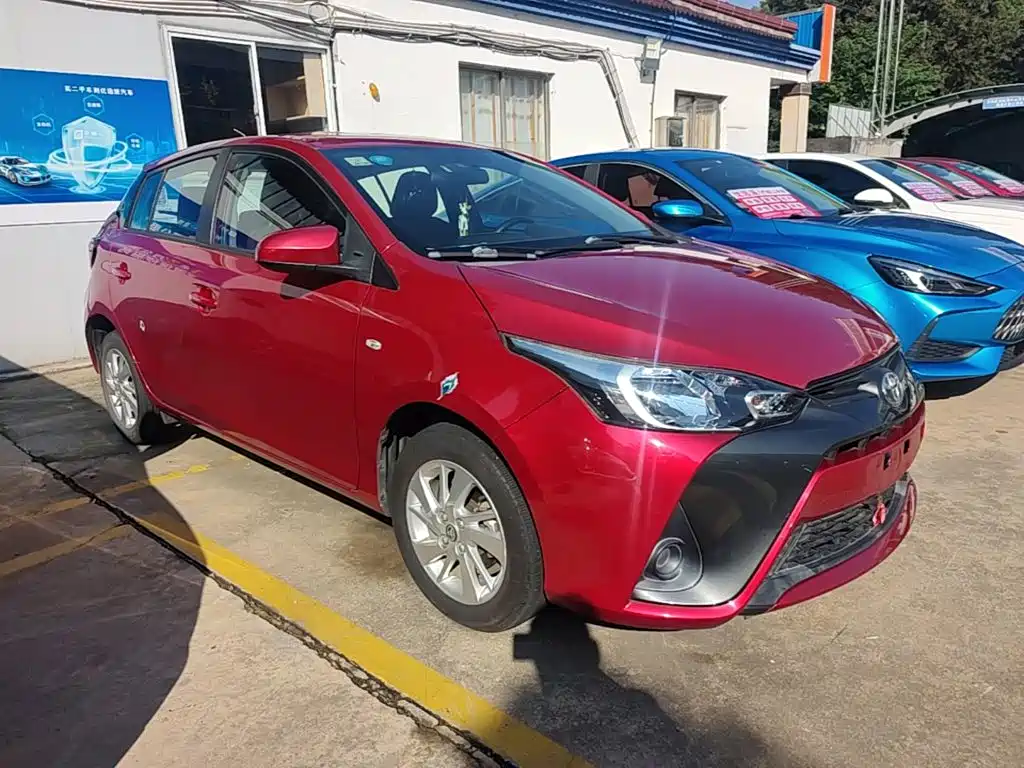 Toyota Yaris L — фото 4