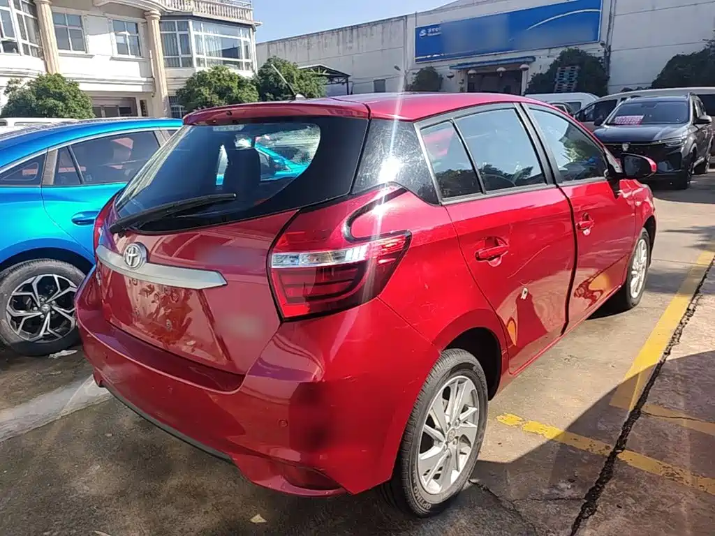 Toyota Yaris L — фото 7