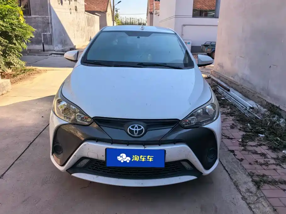 Toyota Yaris L — фото 2