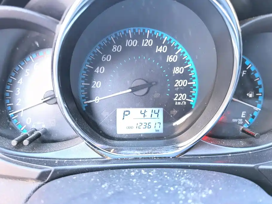 Toyota Yaris L — фото 14