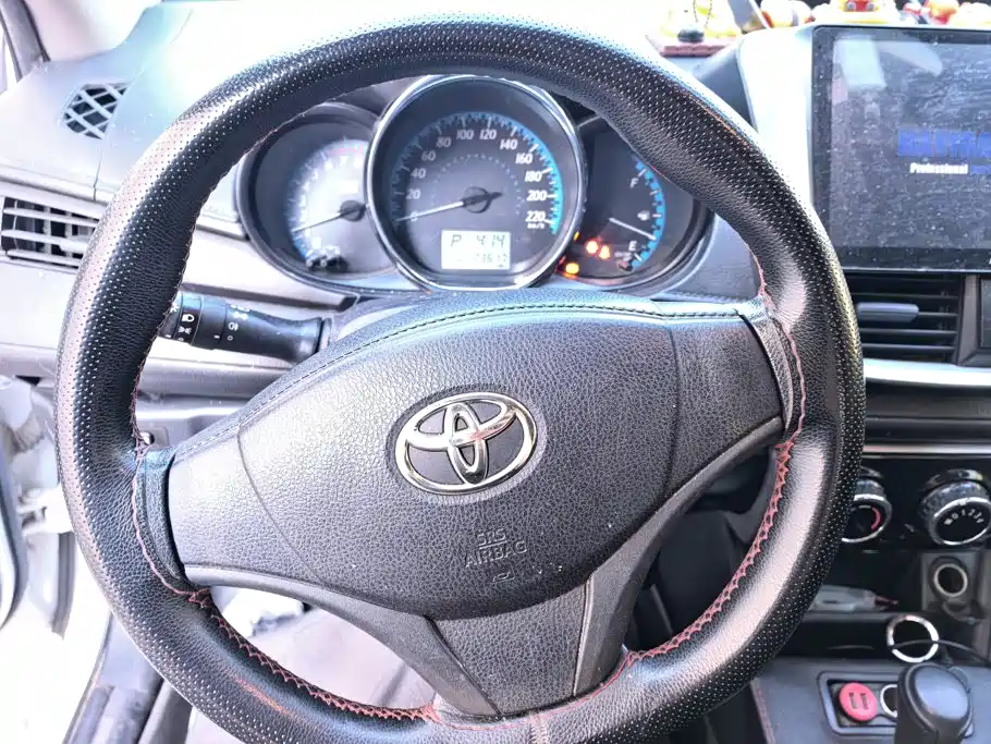 Toyota Yaris L — фото 15