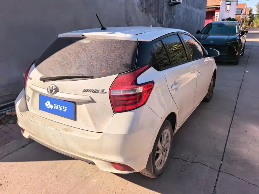 Toyota Yaris L — фото 3