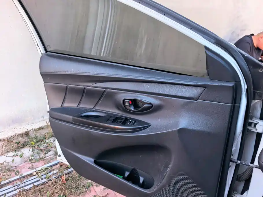 Toyota Yaris L — фото 7