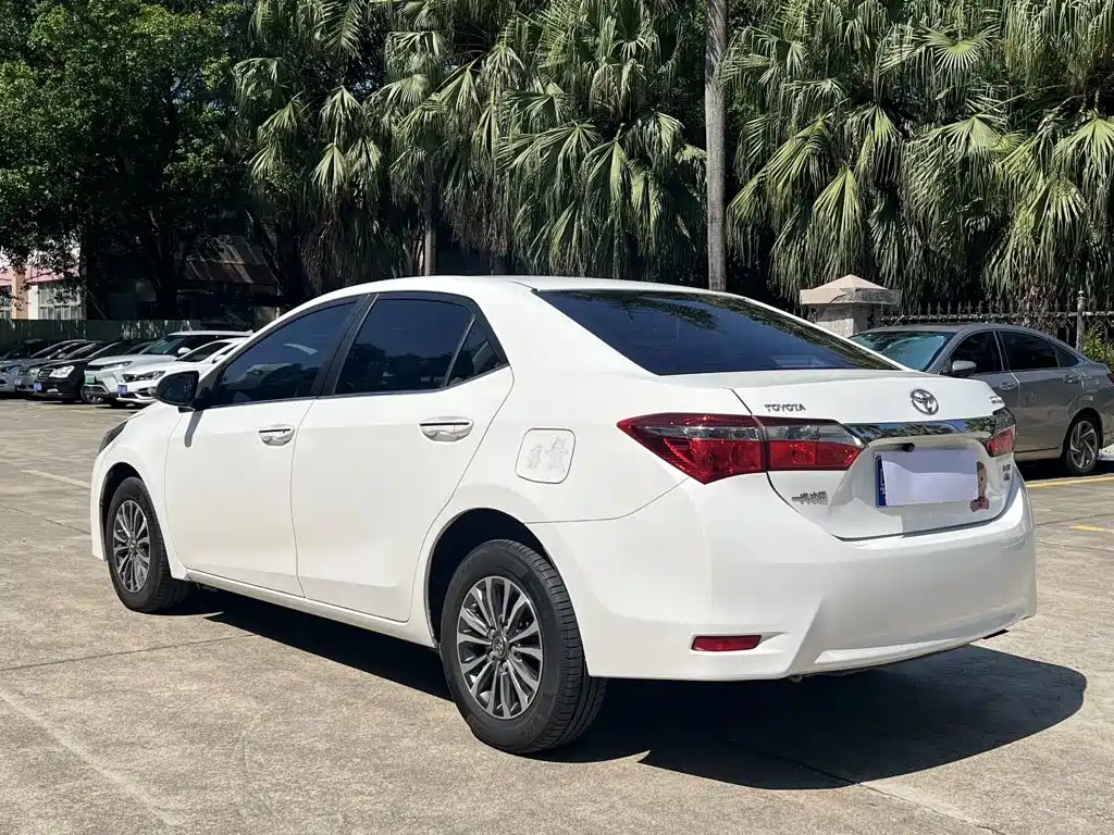 Toyota Corolla — фото 9