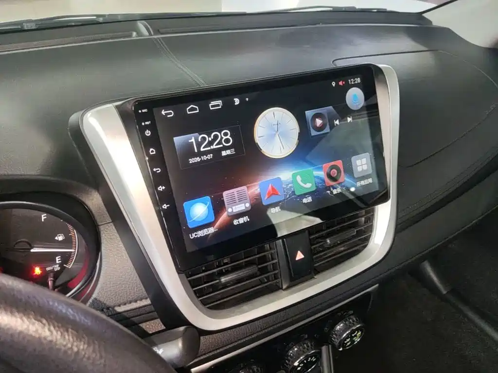 Toyota Yaris L — фото 13