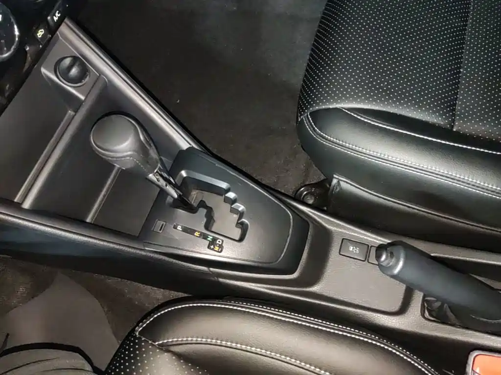 Toyota Yaris L — фото 14