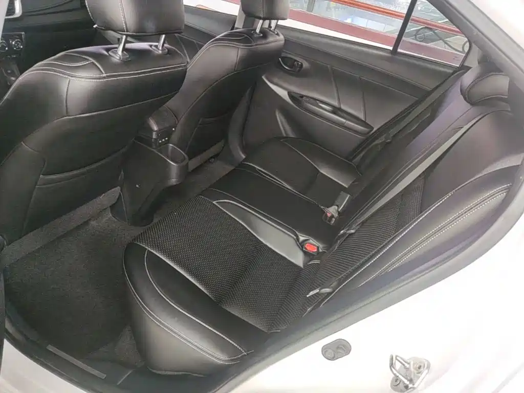 Toyota Yaris L — фото 17