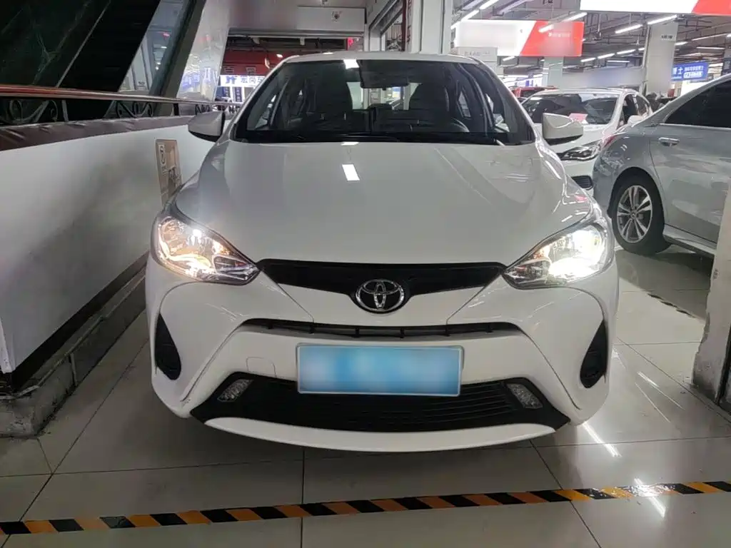 Toyota Yaris L — фото 3