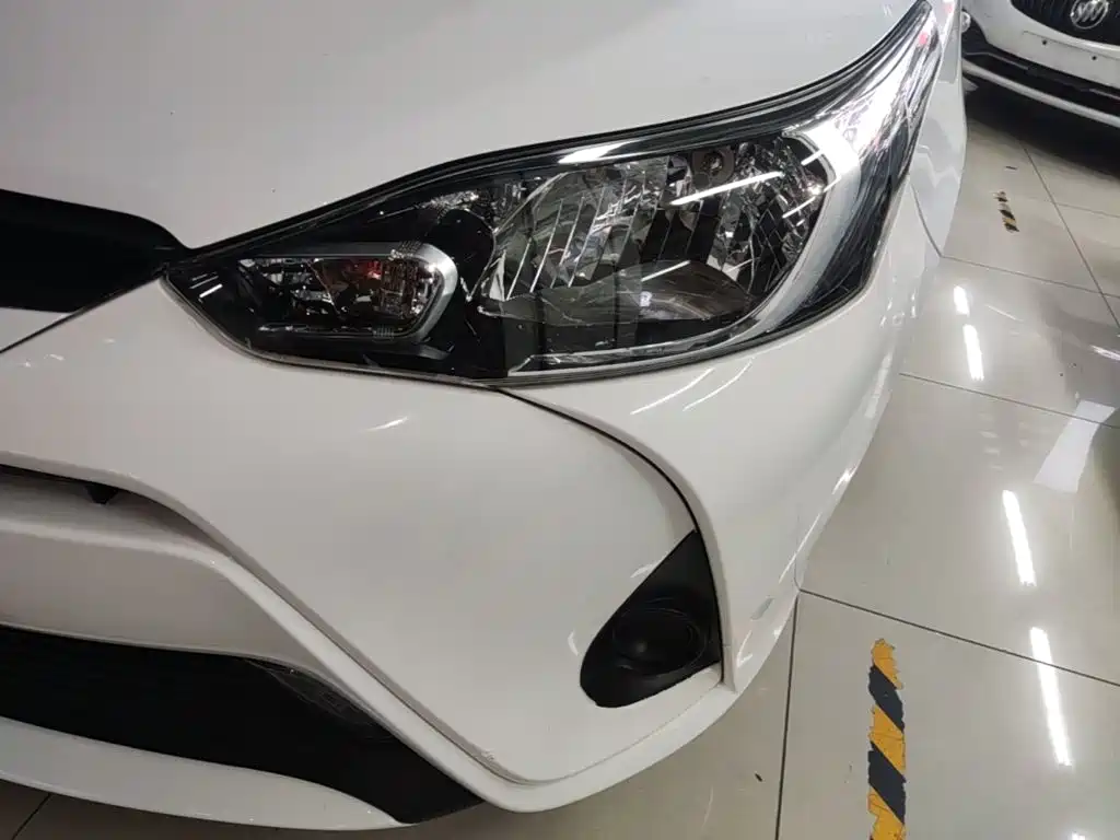 Toyota Yaris L — фото 24