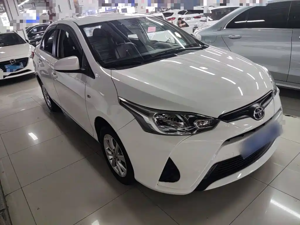 Toyota Yaris L — фото 4