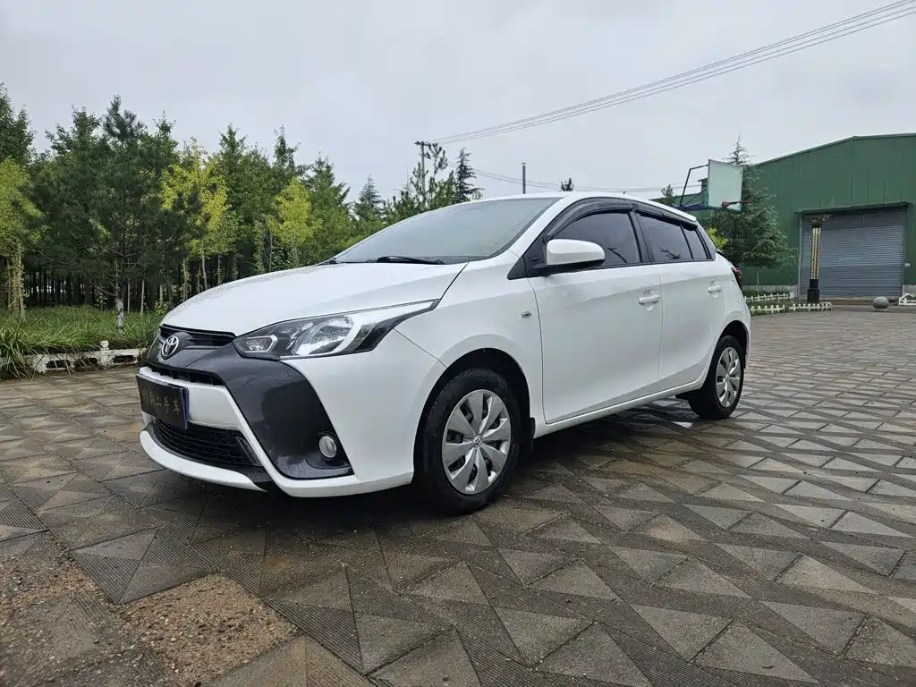 Toyota Yaris L — фото 2