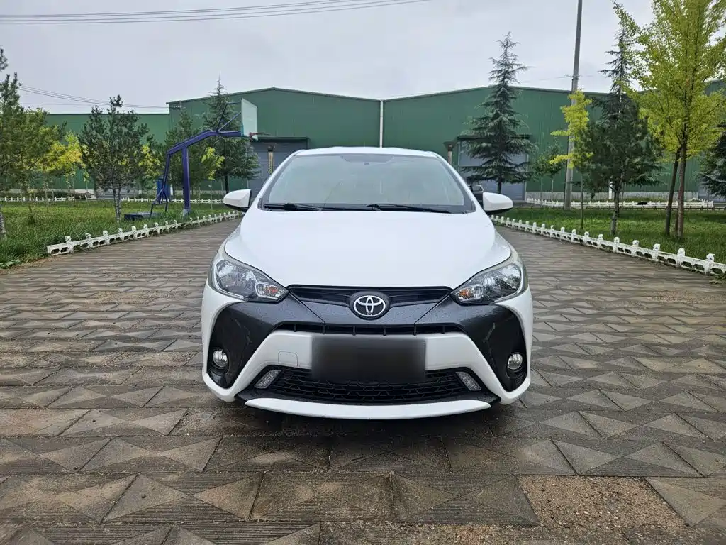 Toyota Yaris L — фото 3