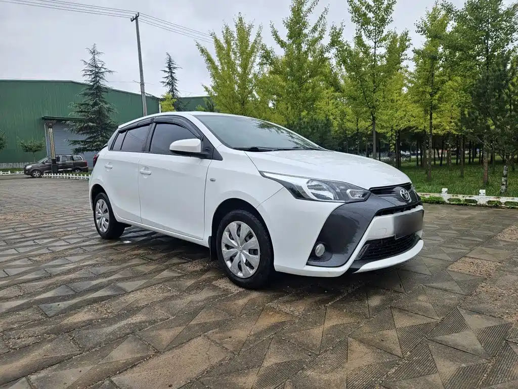 Toyota Yaris L — фото 4